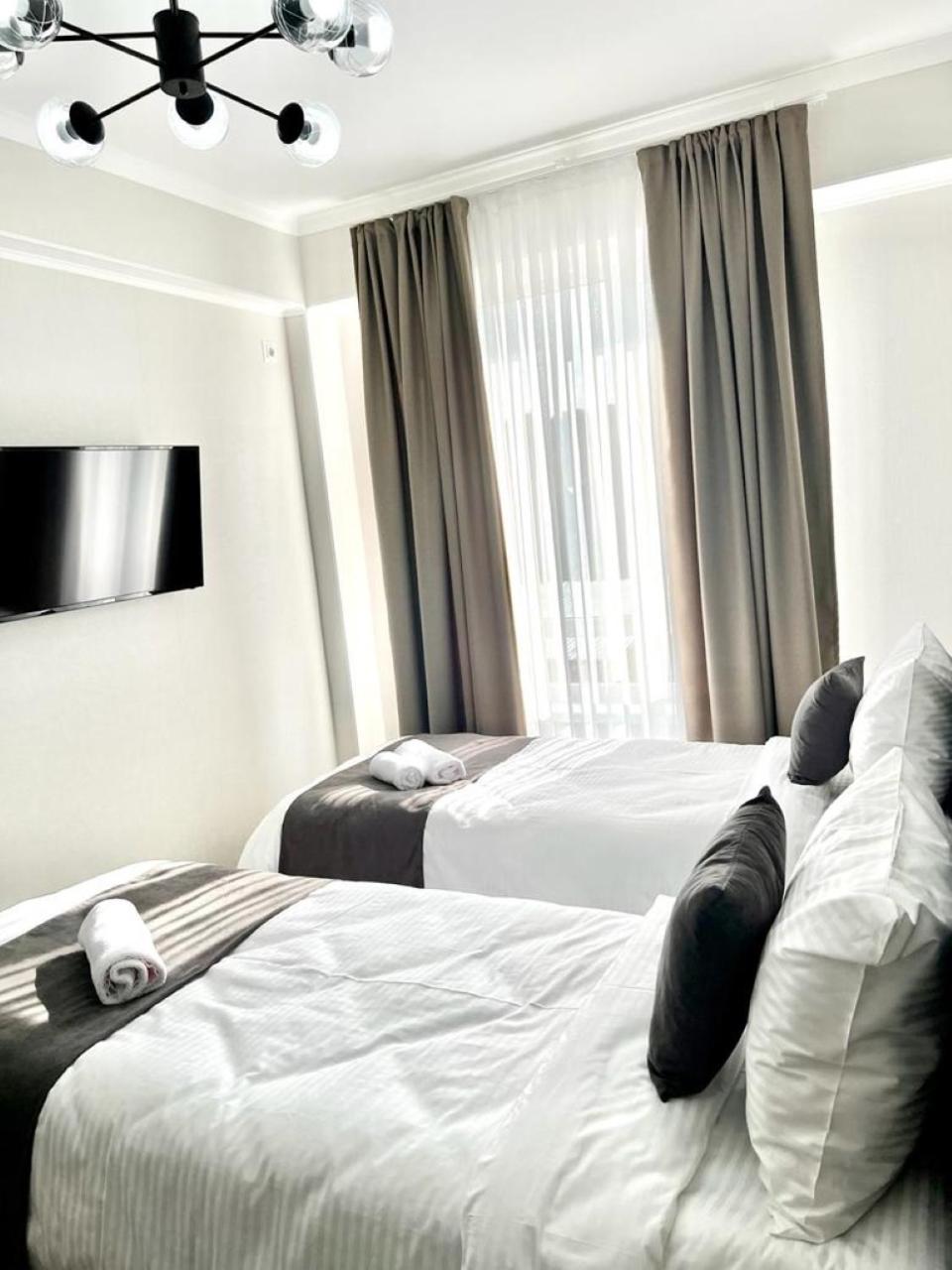Urban Hotel Бишкек Экстерьер фото